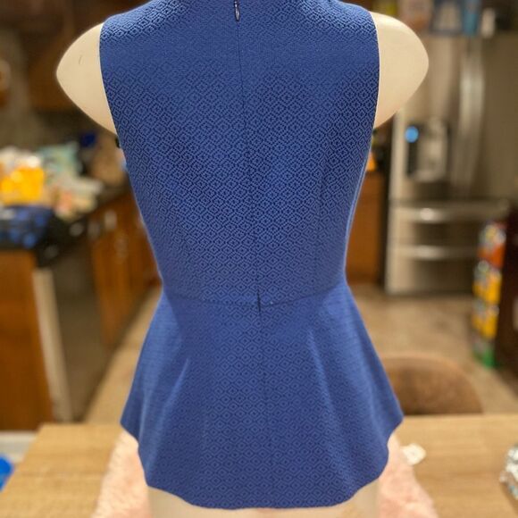 Woman’s blouse  - Picture 2 of 3